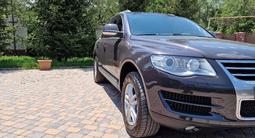 Volkswagen Touareg 2008 года за 9 000 000 тг. в Алматы – фото 2