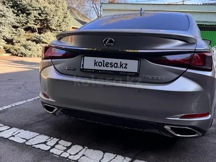 Lexus ES 350 2021 года за 28 300 000 тг. в Алматы – фото 4