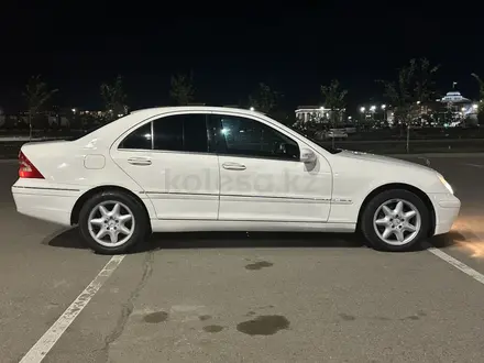 Mercedes-Benz C 240 2001 года за 4 500 000 тг. в Астана – фото 2