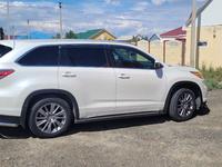 Toyota Highlander 2015 годаfor15 000 000 тг. в Атырау