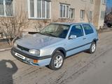 Volkswagen Golf 1994 годаүшін1 650 000 тг. в Астана – фото 2