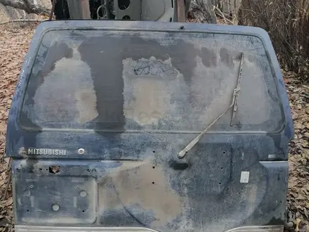 Крышка багажника Мицубиси Паджеро 92г за 3 000 тг. в Алматы – фото 3