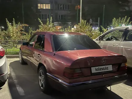 Mercedes-Benz E 230 1991 года за 1 650 000 тг. в Алматы – фото 2