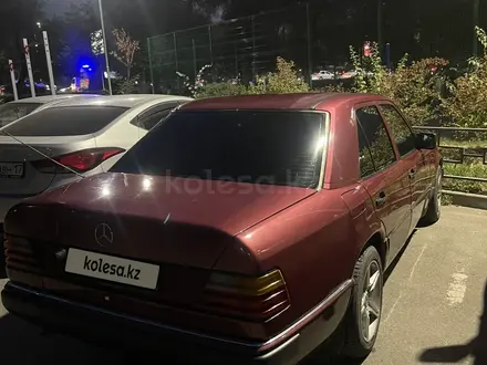 Mercedes-Benz E 230 1991 года за 1 650 000 тг. в Алматы – фото 3