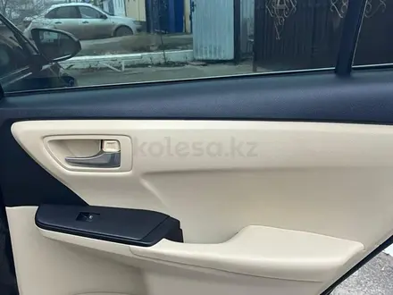 Toyota Camry 2015 года за 6 500 000 тг. в Атырау – фото 8