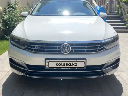 Volkswagen Passat 2017 года за 13 000 000 тг. в Алматы – фото 2