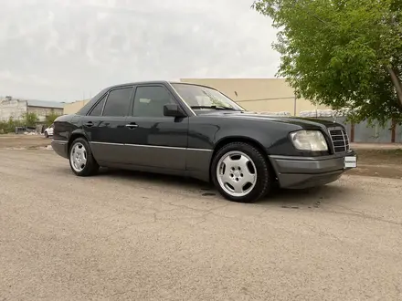 Mercedes-Benz E 280 1993 года за 2 500 000 тг. в Астана – фото 2