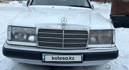 Mercedes-Benz E 200 1992 года за 1 650 000 тг. в Караганда – фото 2