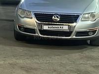Volkswagen Passat 2005 годаүшін2 600 000 тг. в Алматы