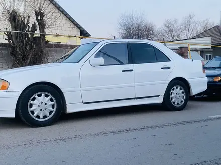 Mercedes-Benz C 200 1997 года за 2 000 000 тг. в Алматы – фото 2