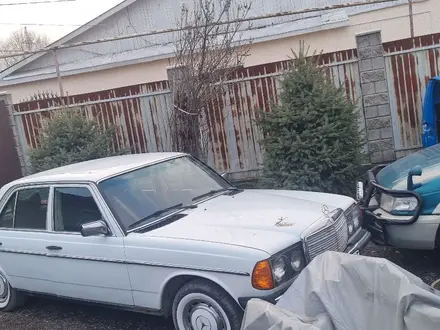 Mercedes-Benz E 240 1983 года за 1 300 000 тг. в Панфилово (Талгарский р-н) – фото 4