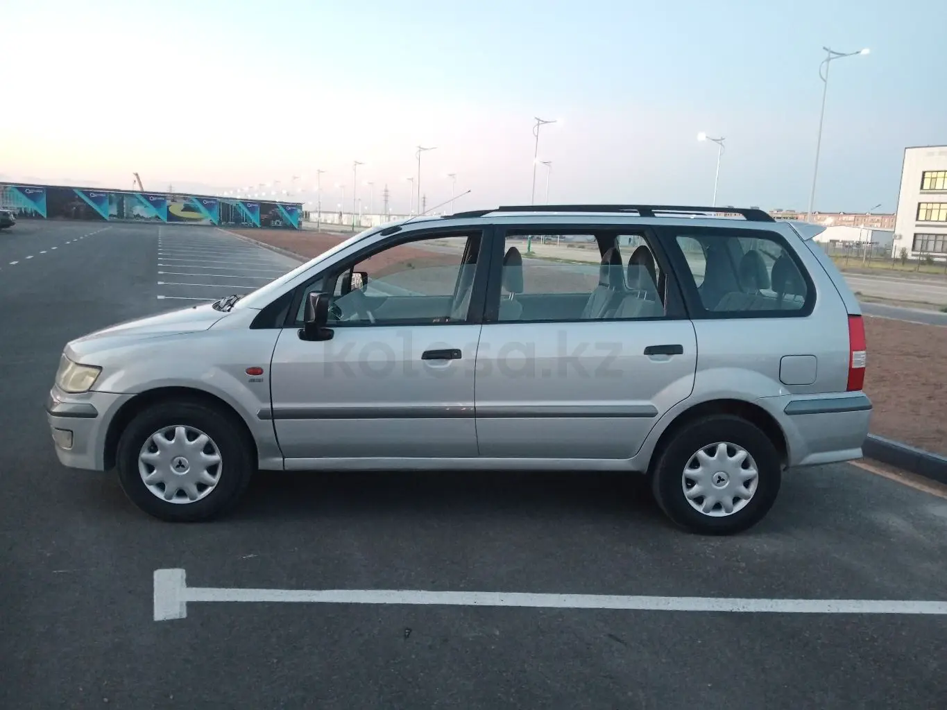 Mitsubishi Space Wagon, 1999