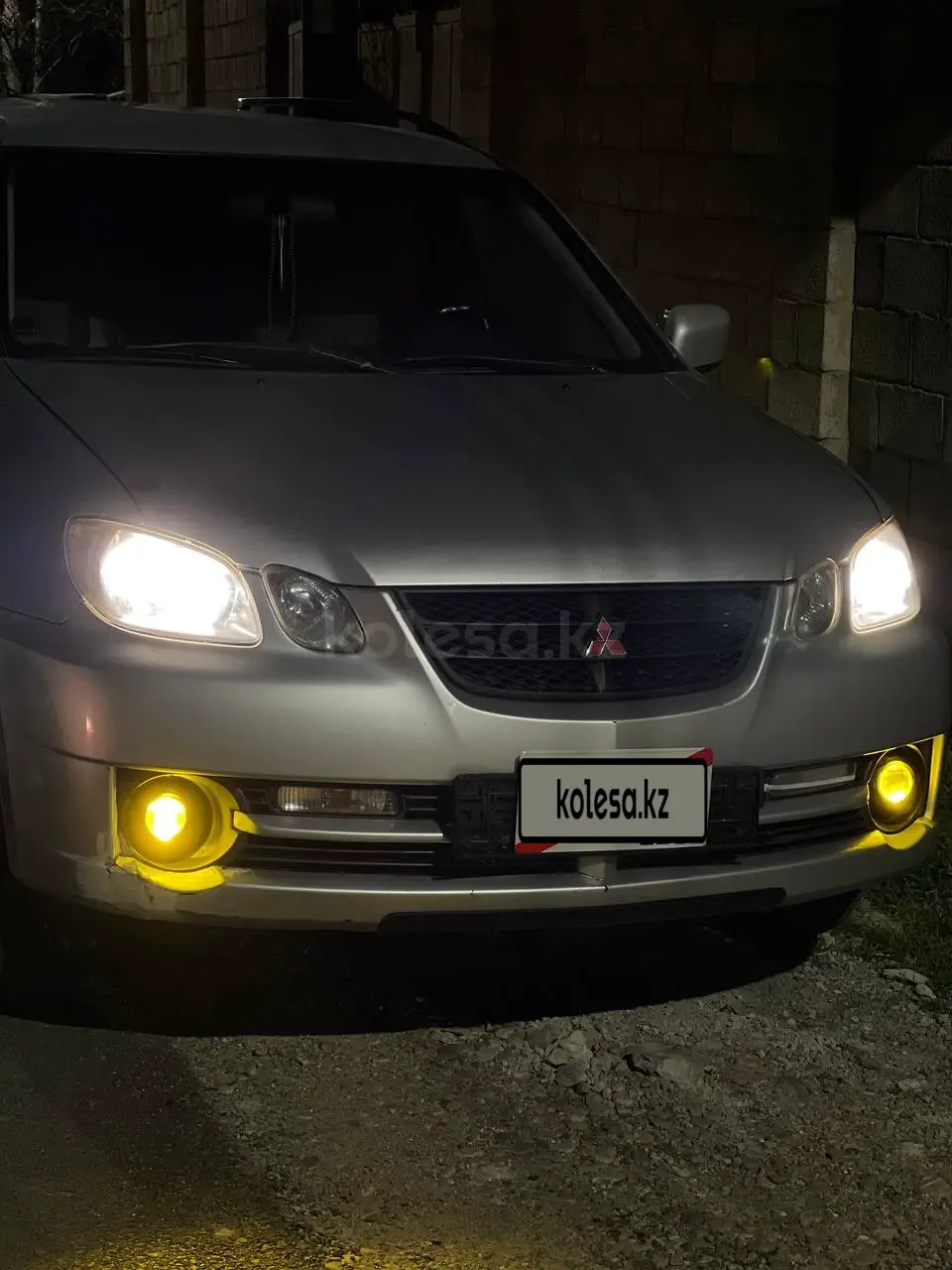 Mitsubishi Airtrek, 2001