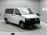 Volkswagen Caravelle 2014 года за 10 000 000 тг. в Атырау – фото 2