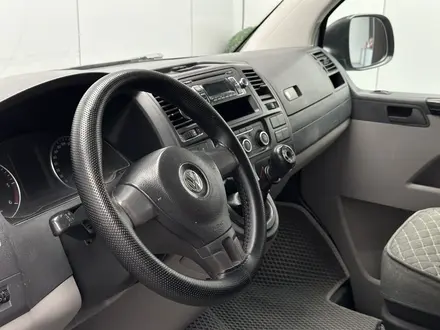 Volkswagen Caravelle 2014 года за 10 000 000 тг. в Атырау – фото 11