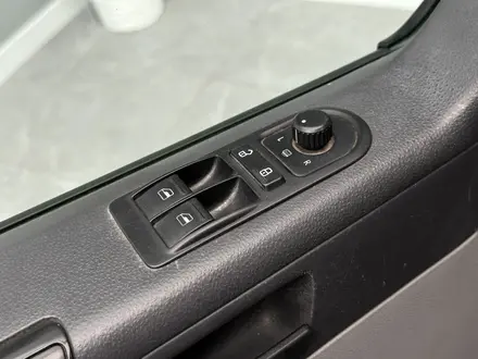 Volkswagen Caravelle 2014 года за 10 000 000 тг. в Атырау – фото 12