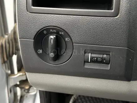 Volkswagen Caravelle 2014 года за 10 000 000 тг. в Атырау – фото 13