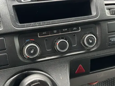 Volkswagen Caravelle 2014 года за 10 000 000 тг. в Атырау – фото 18