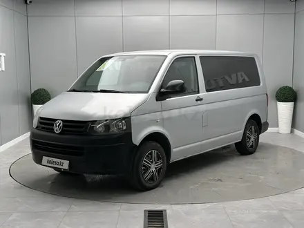 Volkswagen Caravelle 2014 года за 10 000 000 тг. в Атырау