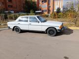 Mercedes-Benz E 200 1982 года за 1 800 000 тг. в Кокшетау – фото 2