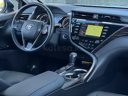 Toyota Camry 2018 года за 13 900 000 тг. в Шымкент – фото 8