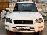 Toyota RAV4 1999 года за 3 500 000 тг. в Алматы – фото 2