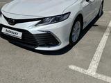 Toyota Camry 2023 года за 17 500 000 тг. в Атырау