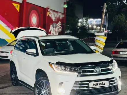 Toyota Highlander 2017 года за 23 000 000 тг. в Шымкент