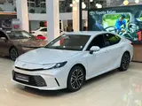 Toyota Camry Luxe eCVT 2025 года за 25 690 000 тг. в Алматы