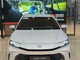 Toyota Camry Luxe eCVT 2025 года за 26 190 000 тг. в Алматы – фото 3