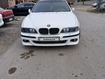 BMW 528 1998 года за 3 300 000 тг. в Астана – фото 2