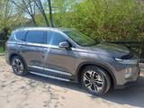 Hyundai Santa Fe 2018 годаүшін13 200 000 тг. в Алматы