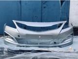 Бампер передний серебро Hyundai Accent 14-17 за 30 000 тг. в Алматы