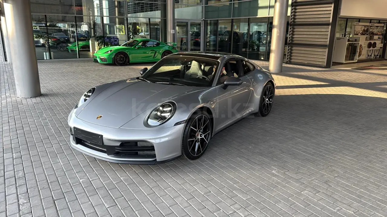 Порше 911, 2025
