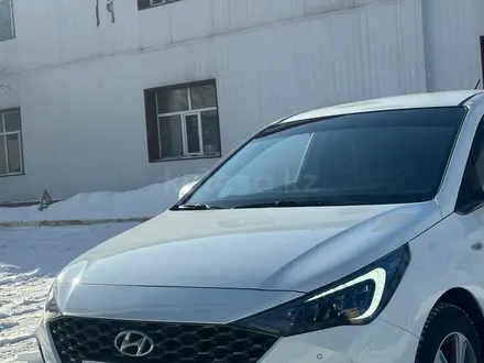 Hyundai Accent 2020 года за 8 600 000 тг. в Актобе – фото 3