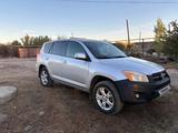 Toyota RAV4 2010 года за 7 450 000 тг. в Актобе – фото 3