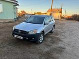 Toyota RAV4 2010 года за 7 450 000 тг. в Актобе