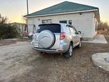Toyota RAV4 2010 года за 7 450 000 тг. в Актобе – фото 4