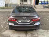 Toyota Camry 2021 года за 14 000 000 тг. в Атырау – фото 4