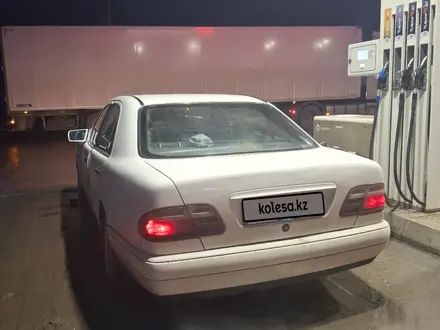 Mercedes-Benz E 280 1996 года за 1 600 000 тг. в Караганда – фото 2