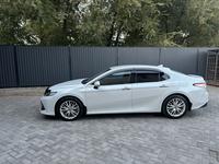 Toyota Camry 2018 года за 14 100 000 тг. в Алматы