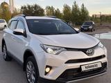 Toyota RAV4 2017 года за 14 500 000 тг. в Актобе – фото 3