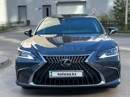 Lexus ES 350 2022 года за 27 900 000 тг. в Алматы