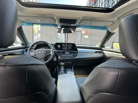 Lexus ES 350 2022 года за 27 900 000 тг. в Алматы – фото 10