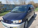 Toyota Ipsum 1998 годаfor3 100 000 тг. в Алматы