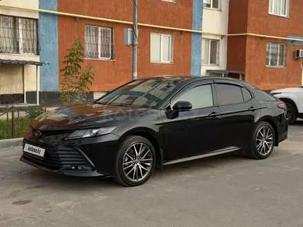 Toyota Camry 2023 года за 15 500 000 тг. в Актобе – фото 9