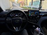 Toyota Camry 2023 годаүшін15 500 000 тг. в Актобе – фото 5