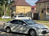 Toyota Camry 2019 года за 9 700 000 тг. в Костанай – фото 2