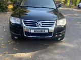 Volkswagen Touareg 2009 года за 7 200 000 тг. в Алматы – фото 4