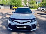 Toyota Camry 2021 года за 15 300 000 тг. в Шымкент